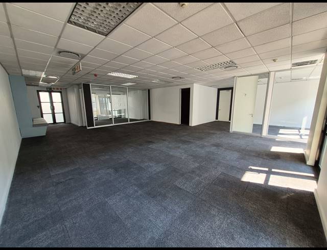 1,311M² OFFICE TO LET IN SANDTON CENTRAL